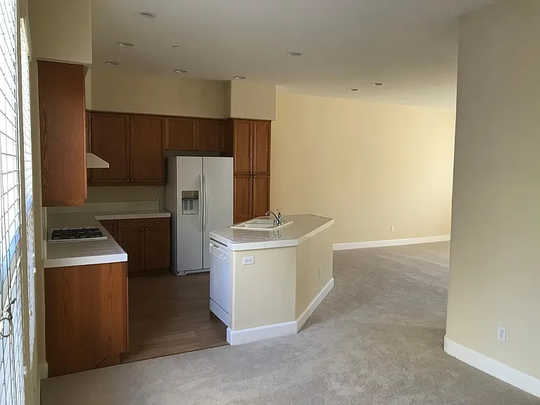 Rainbow Pl — Photo 8