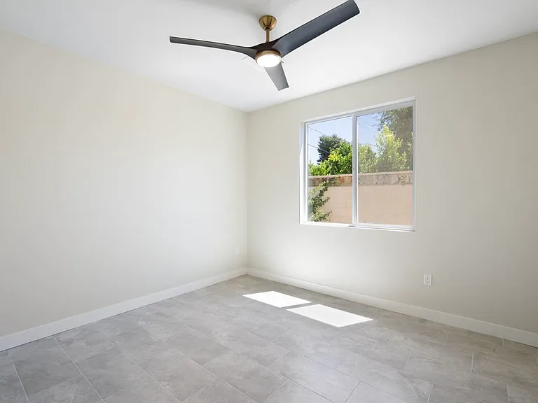 1822 E Roma Ave #2 — Photo 15