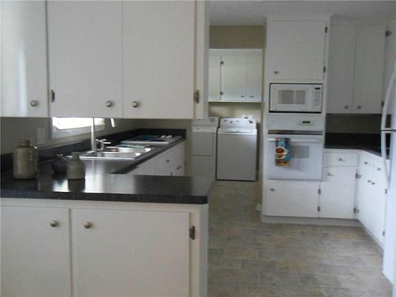 4th image of 16 Arlington Ct
