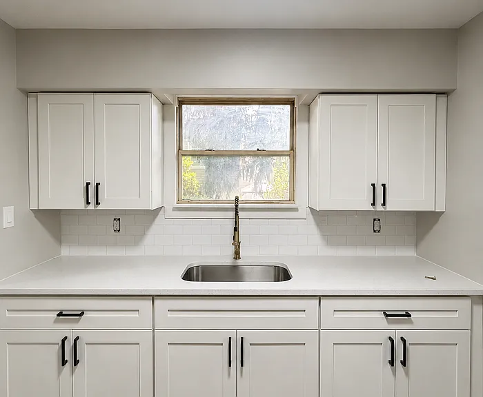 820 Center Ave — Photo 17