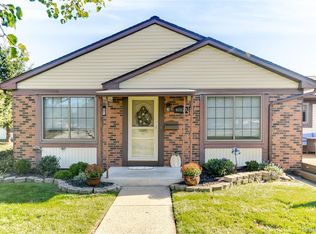 40120 Newport Dr #7, Plymouth, MI 48170