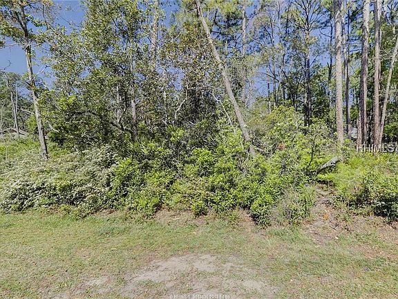 4th image of 11 Big Woods Dr