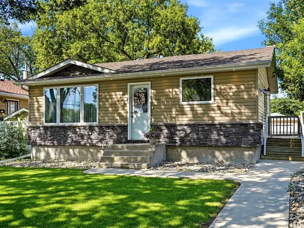870 Royal STREET, Regina, SK S4T 4Z4