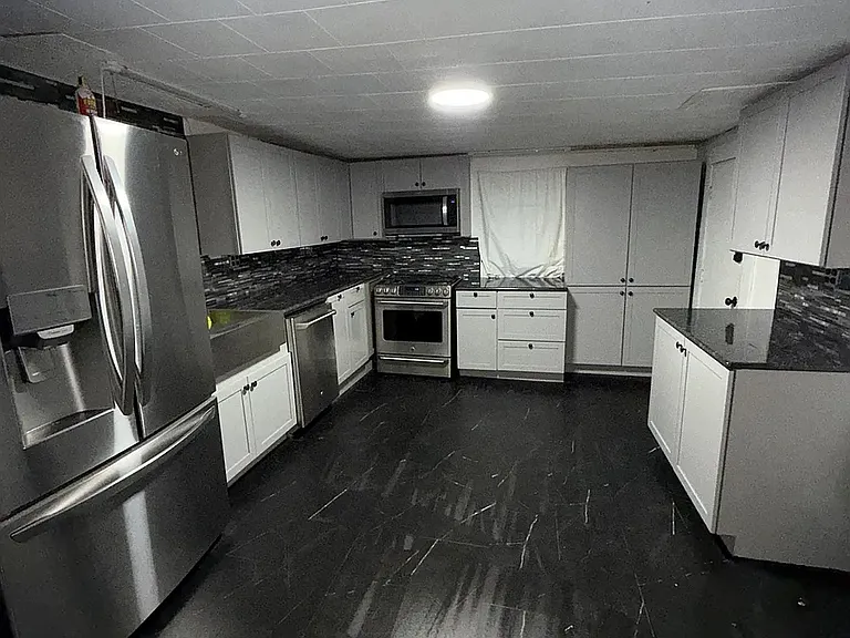 169 E Pine St — Photo 3