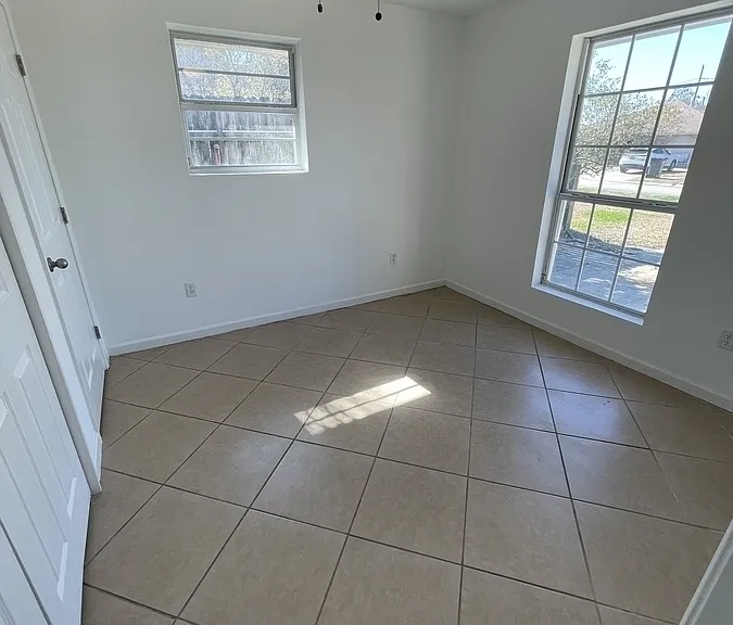 3617 Charles Dr — Photo 3