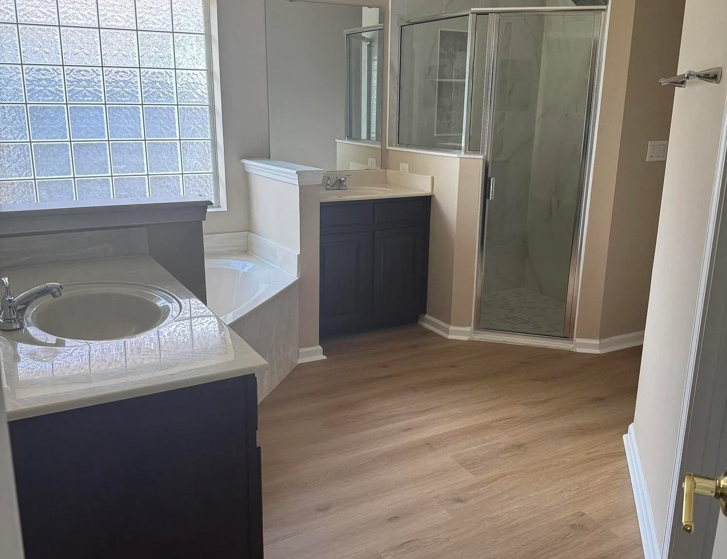 3 bed, 2.0 bath, 2054 sqft, $2,395 — Photo 4