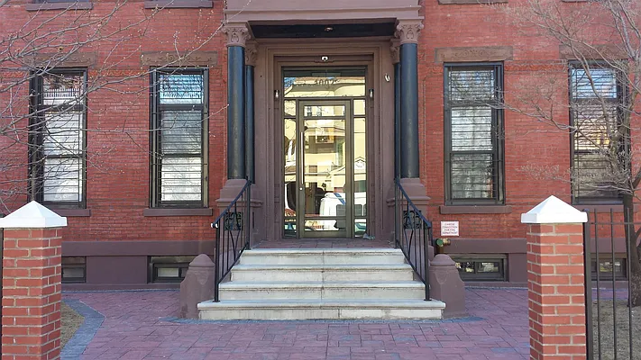 Rented by Sam Tabak | media 86