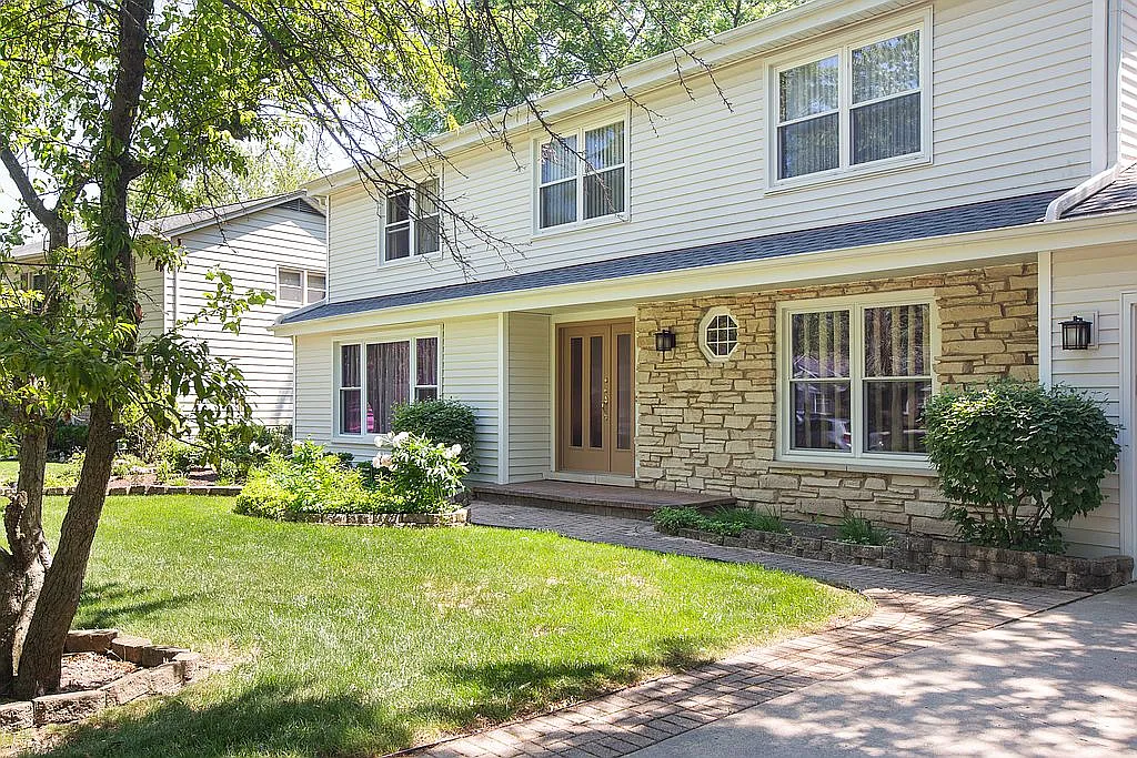 1121 Cayuga Dr photo 1
