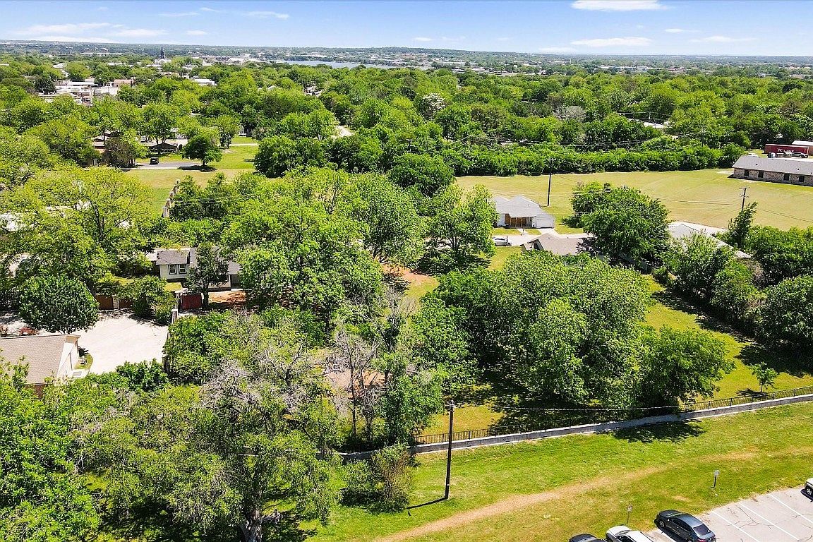 104 S Hawthorne St, Granbury, TX 76048 MLS 20393677 Zillow