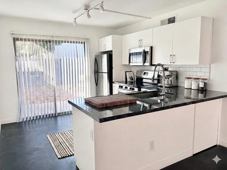 Fairmount Villas — Photo 24