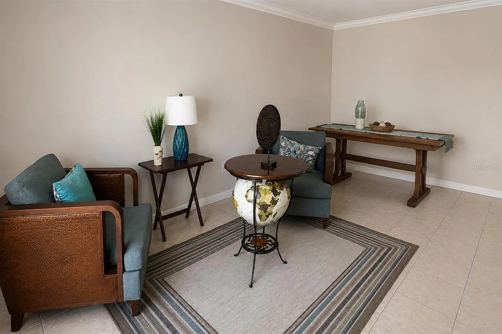 2 bed, 1.5 bath, 990 sqft, $1,700 — Photo 2