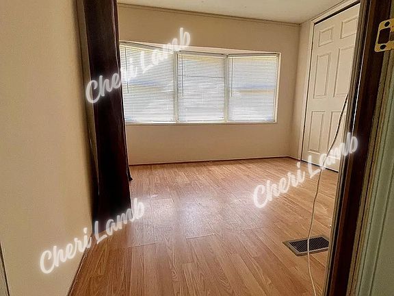 4th image of 164 Elliott Dr