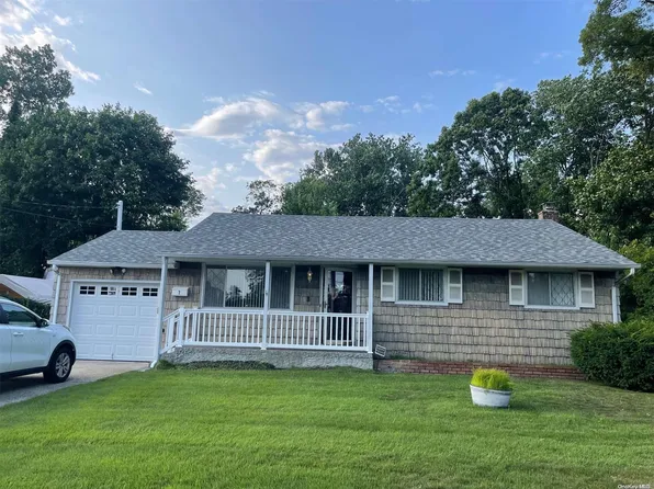 7 Cleveland Street, Islip Terrace, NY 11752