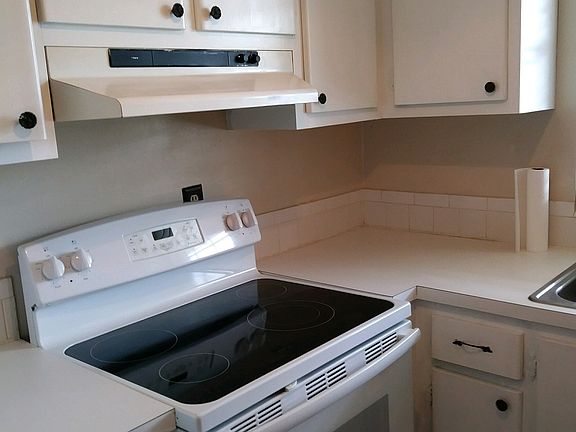 3rd image of 1250 Denning Dr #218