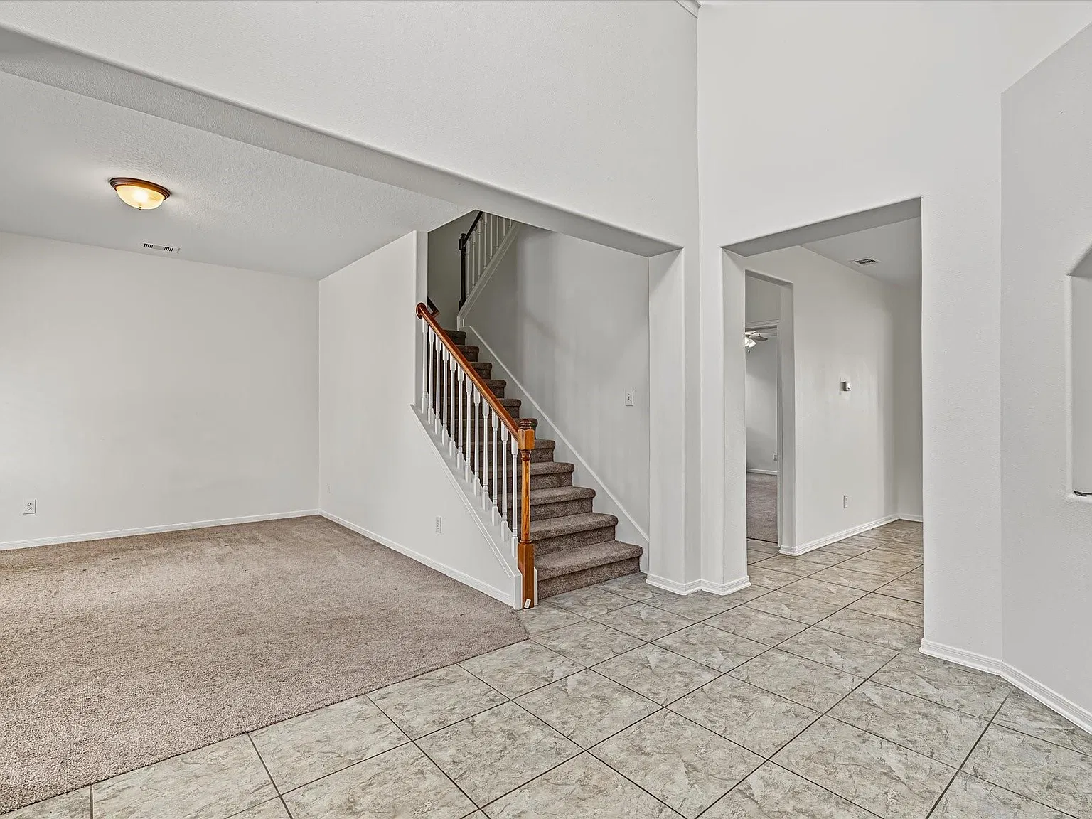 5 bed, 3.5 bath, 4605 sqft, $3,200 — Photo 4