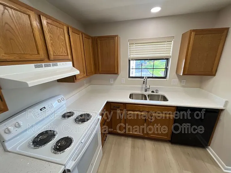 7510 Woods Ln #30 — Photo 8