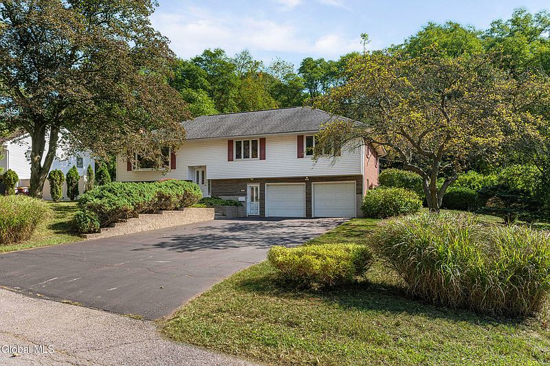 2nd image of 27 Northgate Drive