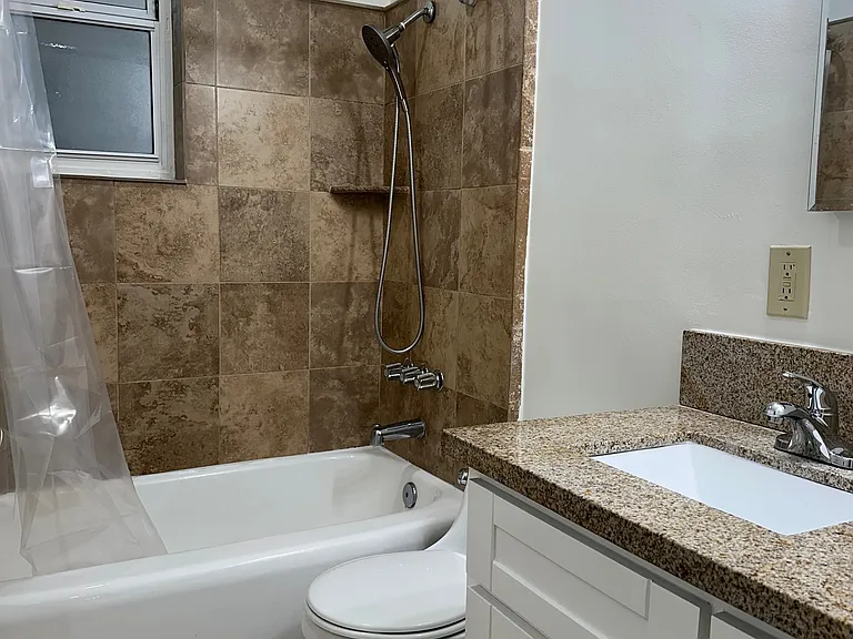 2320 W 24th St #1 — Photo 11
