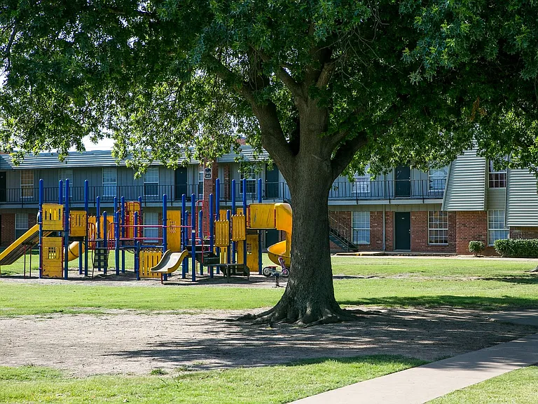 Heatherstone Apartments — Photo 40