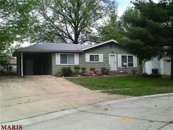 809 Bellflower Dr, Hazelwood, MO 63042