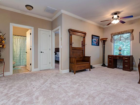 4th image of 134B Lakehills Dr