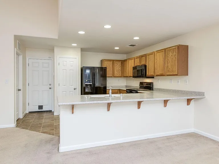 551 S Kona Ave — Photo 8