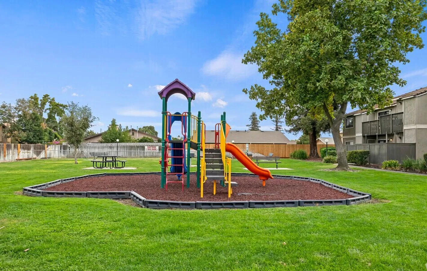 Oak Park Apartments — Photo 3