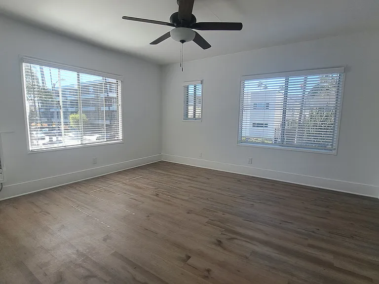 5944 Carlton Way — Photo 6