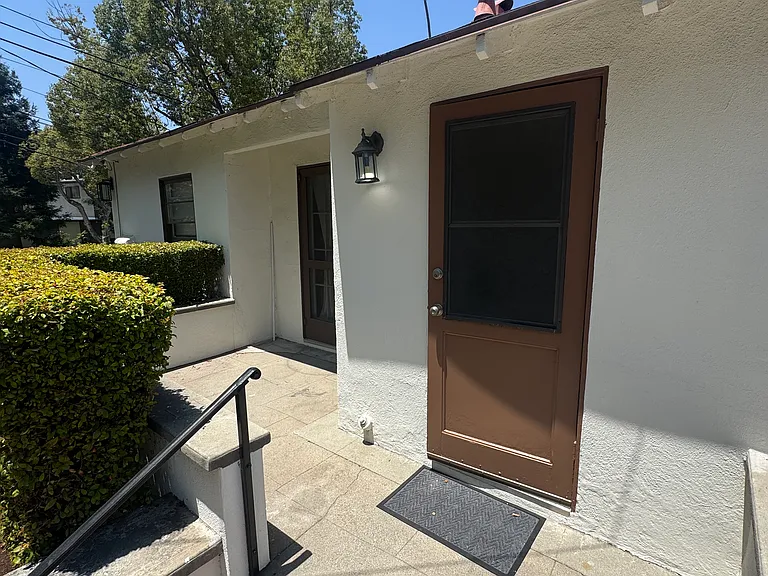 1803 Huntington Dr — Photo 10