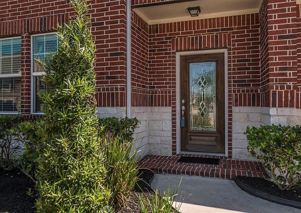 1st image of 2702 Solitude Ln