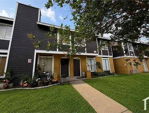 2 bed, 1050 sqft, $1,450 — Photo 2