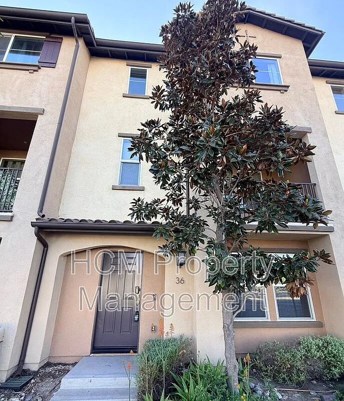 3 bed, 2.5 bath, 1950 sqft, $4,200 — Photo 1