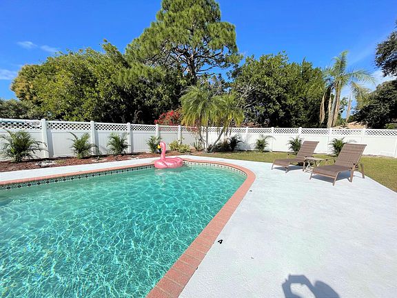 2nd image of 2535 Carlisle Pl