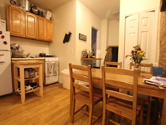 3rd image of 225 E 28th St #7