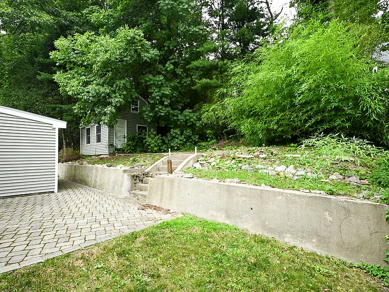 592 Poplar St — Photo 14