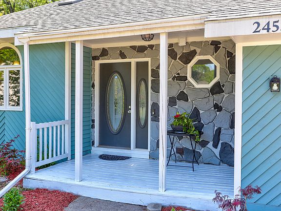 4th image of 2453 Oak Forest Dr