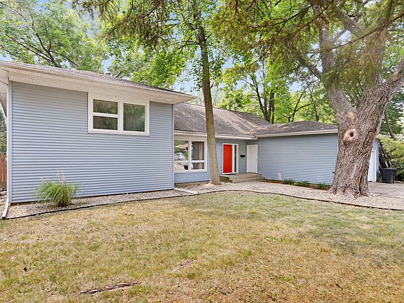 3rd image of 209 E Mumford Dr