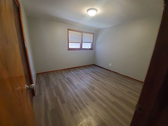 4th image of 13910 S Chippewa Ave #1