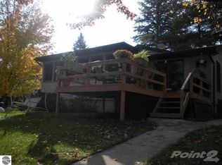 621 S Scott Dr, Farwell, MI 48622