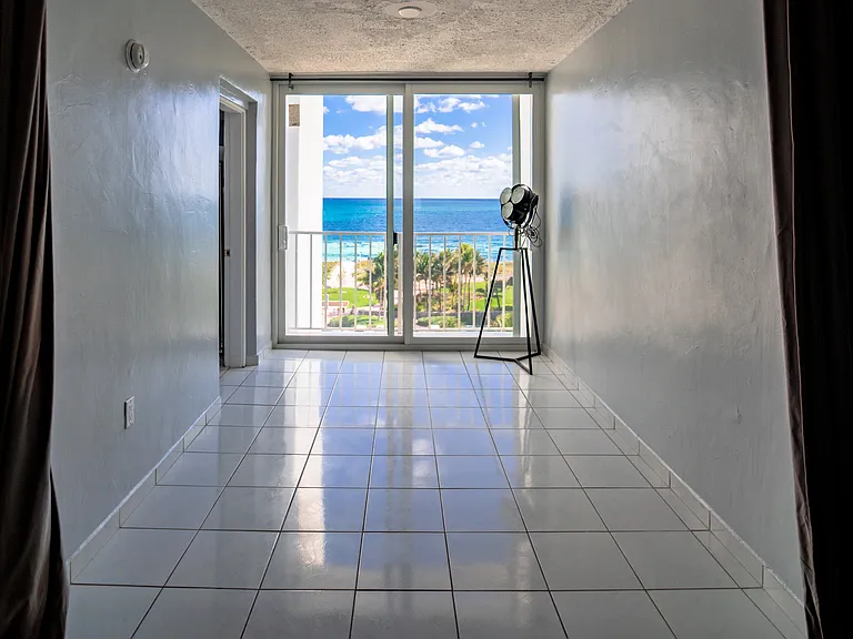 6450 Collins Ave #703 — Photo 3