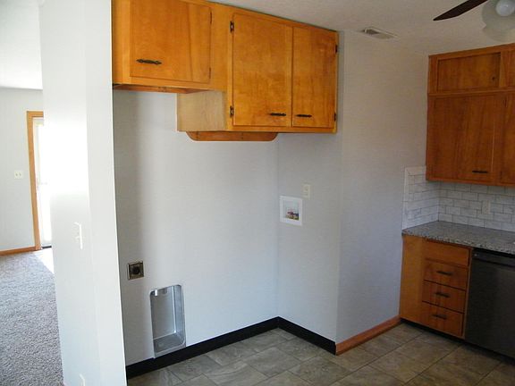 3rd image of 422 Potawatomi Dr
