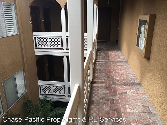 3rd image of 5051 La Jolla Blvd Unit 305