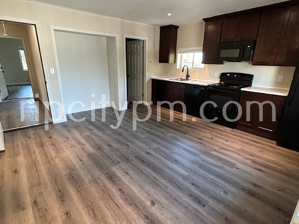 1st image of 239 NE Lincoln St APT 3