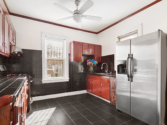 3rd image of 2810 Tilden Ave
