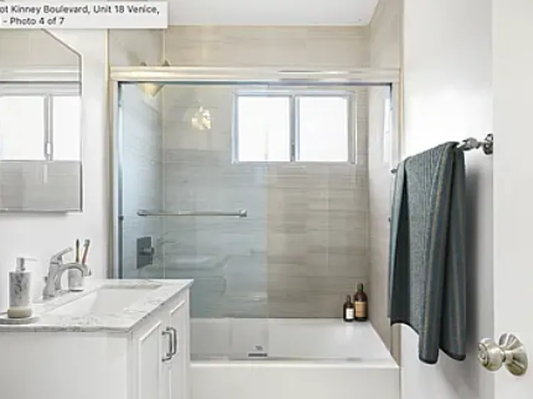 2727 Abbot Kinney Apartments, Venice CA — Photo 15
