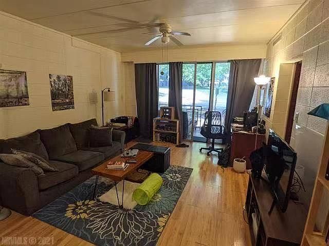 1st image of 900 Brightwood Manor Dr