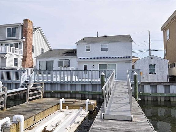 2nd image of 422 N Nassau Ave