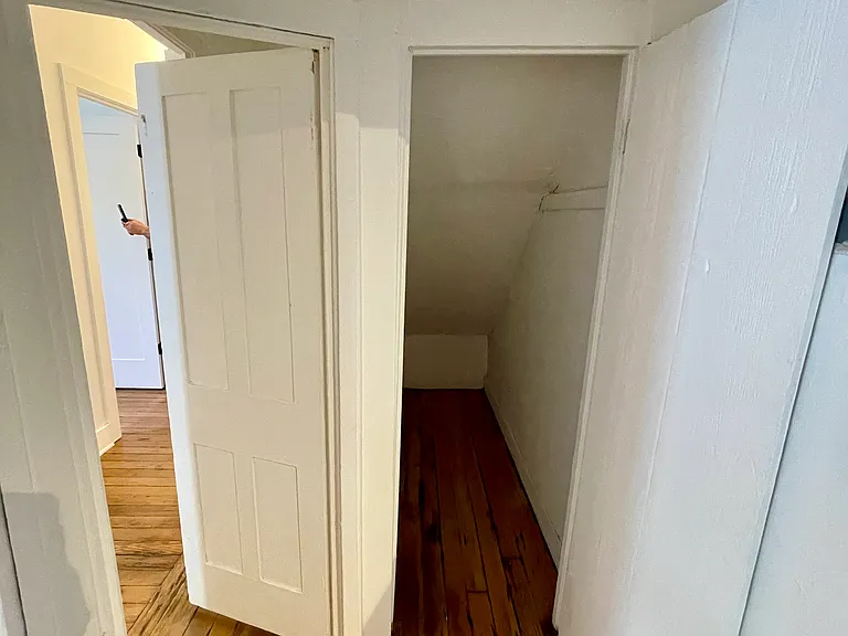 725-727 Warren St #3 — Photo 9