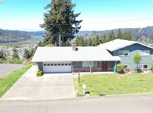 689 Crestview Dr, Reedsport, OR 97467