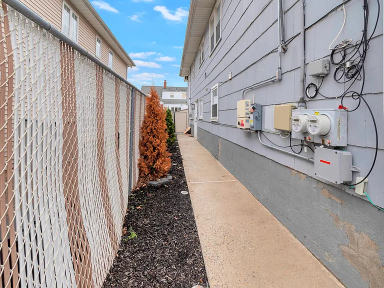 173 Paterson Ave — Photo 2